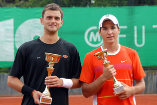 Nedovjesov i Lajovic sa pobednickim peharima
